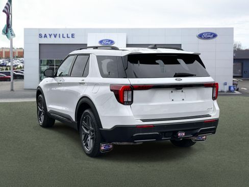 Used 2025 Ford Explorer ST-Line w/ ST-Line Street Pack AWD/4WD image 4