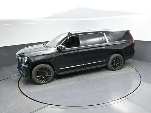 Used 2024 GMC Yukon XL SLT w/ SLT Luxury Package AWD/4WD image 44