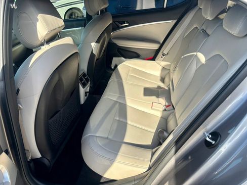 Used 2023 Genesis G70 2.0T image 14