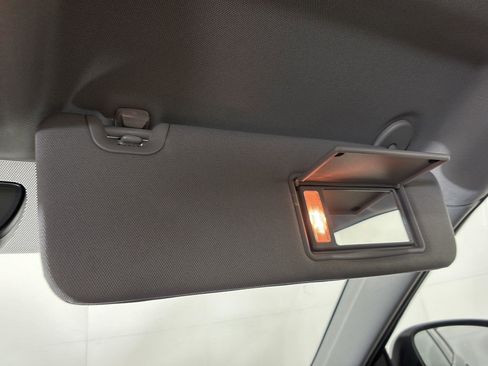 Used 2019 Toyota Highlander XLE AWD/4WD image 39