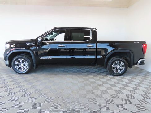 Certified 2025 GMC Sierra 1500 SLT AWD/4WD image 8