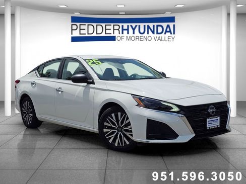 Used 2025 Nissan Altima 2.5 SV FWD image 1