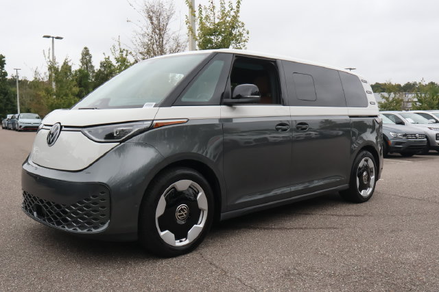 Certified 2025 Volkswagen ID. Buzz Pro S Plus AWD/4WD image 4