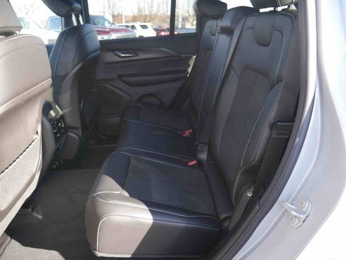 New 2025 Jeep Grand Cherokee Altitude image 14