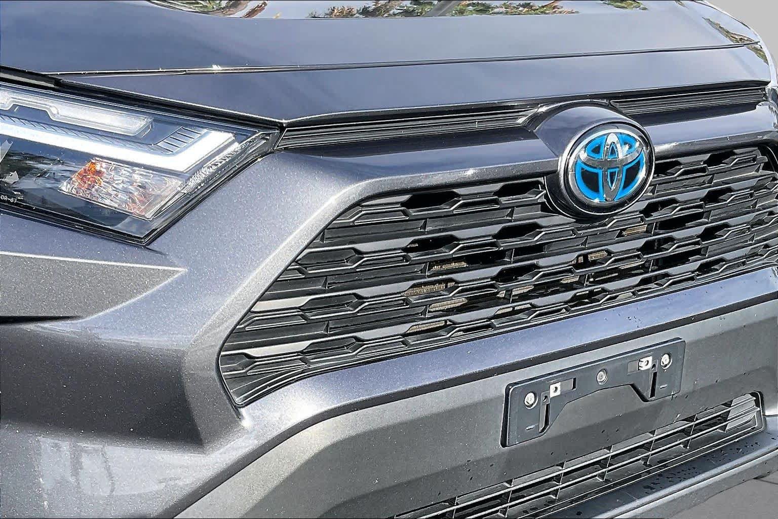Used 2024 Toyota RAV4 LE AWD/4WD image 27