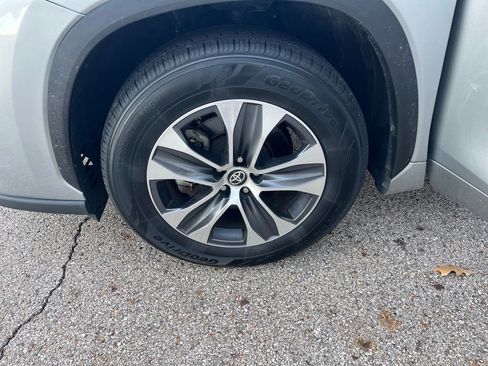 Certified 2024 Toyota Highlander LE image 31