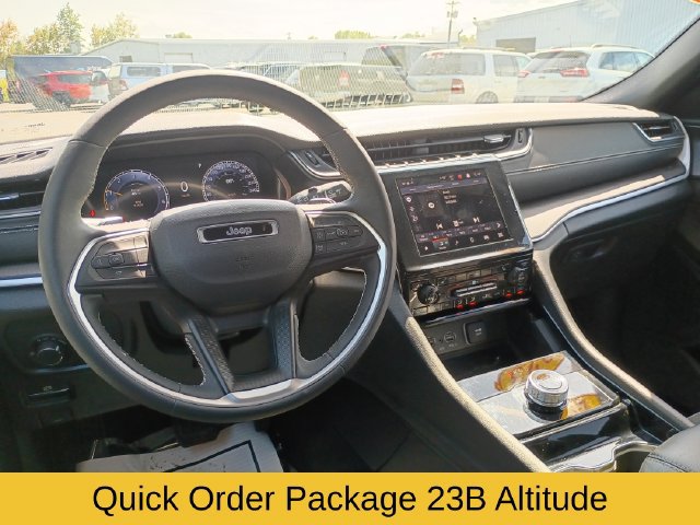 Used 2023 Jeep Grand Cherokee L Laredo AWD/4WD image 10