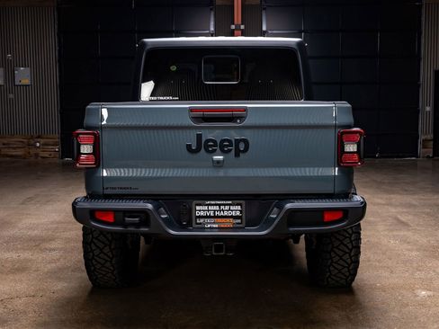 Used 2025 Jeep Gladiator Willys image 8