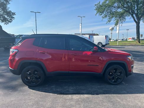 Used 2018 Jeep Compass Latitude w/ Popular Equipment Group AWD/4WD image 4