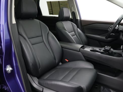 Used 2021 Nissan Rogue SV w/ Premium Package FWD image 41