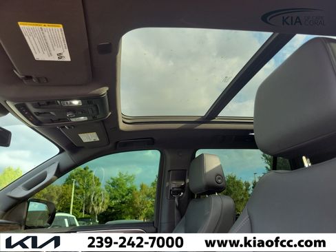 Used 2022 Chevrolet Tahoe Z71 AWD/4WD image 16