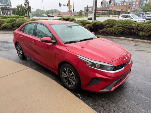Used 2023 Kia Forte LXS w/ LXS Technology Package FWD image 3