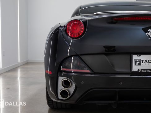 Used 2011 Ferrari California RWD image 14