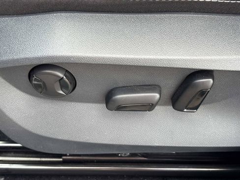 Used 2022 Volkswagen Taos SE FWD image 23