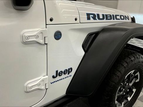 Used 2025 Jeep Wrangler Unlimited Rubicon 4xe w/ Convenience Group AWD/4WD image 37