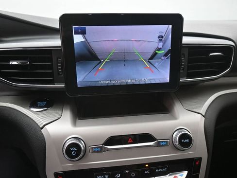 Used 2024 Ford Explorer XLT w/ Equipment Group 202A RWD image 3