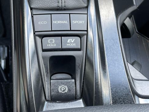 Used 2025 Toyota Camry SE w/ Convenience Package FWD image 29
