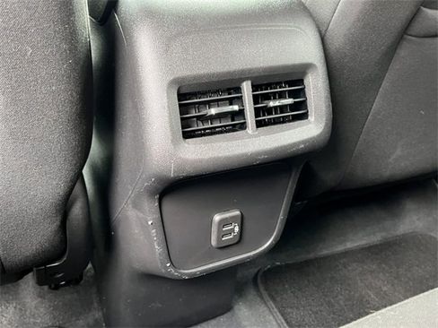 Used 2023 Chevrolet Equinox LT image 31