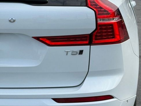 Used 2018 Volvo XC60 T5 Momentum w/ Convenience Package AWD/4WD image 15