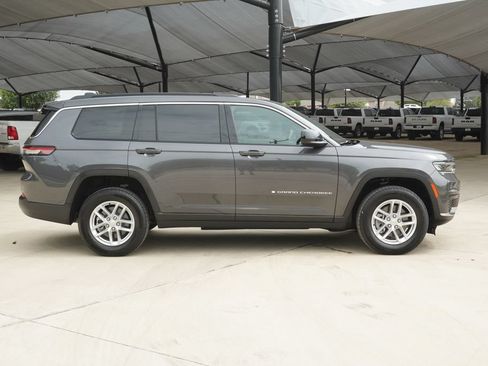 Used 2025 Jeep Grand Cherokee L Laredo RWD image 6