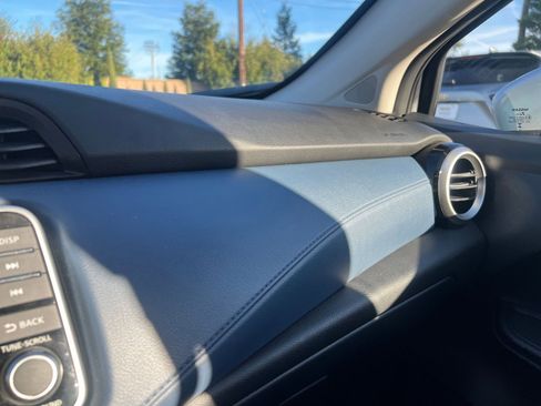 Used 2025 Nissan Versa SV image 30