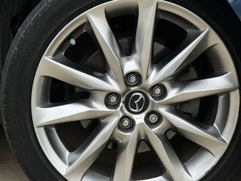 Used 2017 MAZDA MAZDA3 Touring w/ Popular Equipment Package FWD image 10
