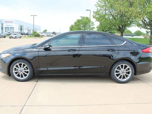 Used 2017 Ford Fusion SE FWD image 15