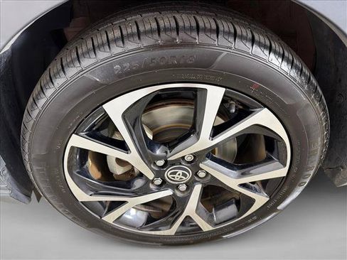 Used 2020 Toyota C-HR XLE FWD image 11