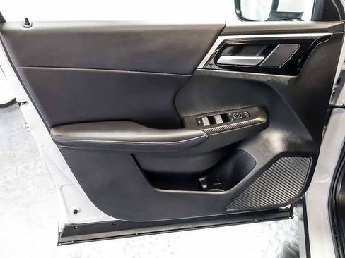 Used 2024 Mitsubishi Outlander SE AWD/4WD image 28