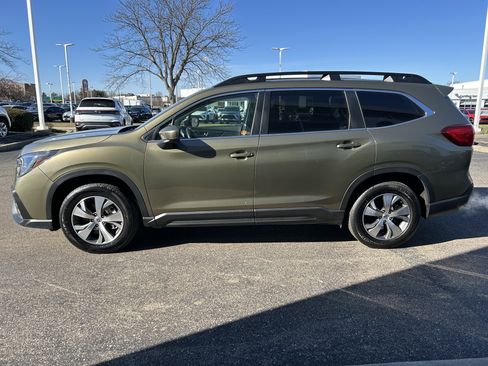 Used 2024 Subaru Ascent Premium w/ Convenience Package image 4