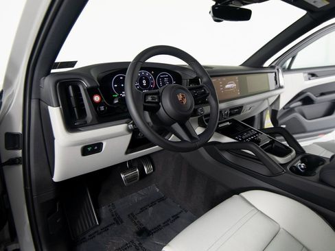 New 2026 Porsche Cayenne S image 17