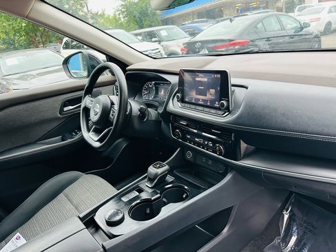 Used 2022 Nissan Rogue SV image 38