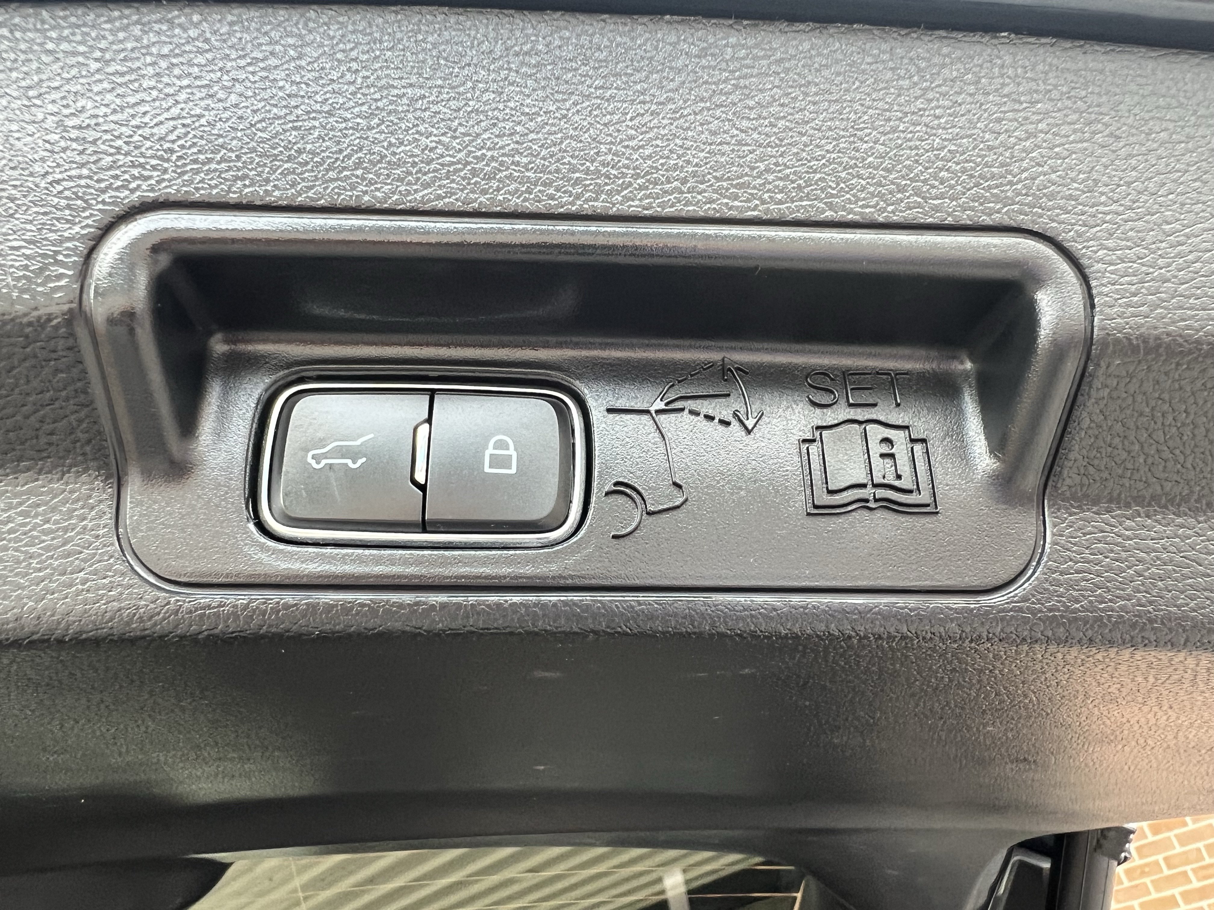 Used 2024 Ford Explorer Limited w/ Equipment Group 301A AWD/4WD image 55