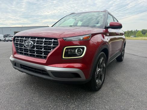 Used 2024 Hyundai Venue Limited FWD image 8
