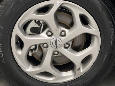 Used 2024 Chrysler Pacifica Limited FWD image 79