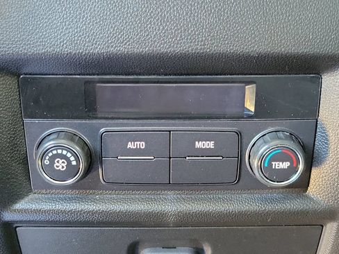 Used 2023 Chevrolet Traverse LT w/ LPO, Floor Liner Package FWD image 16
