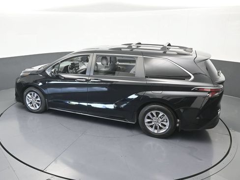 Used 2025 Toyota Sienna XLE w/ XLE Plus Package FWD image 52