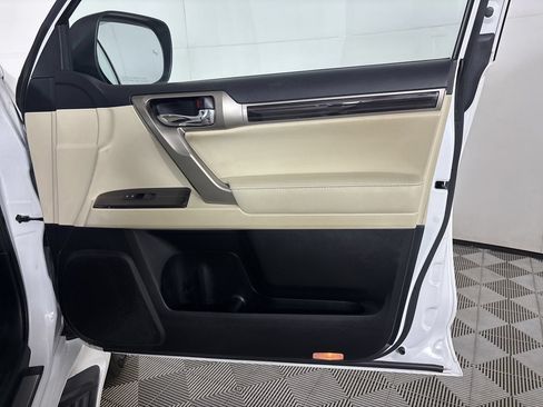 Used 2021 Lexus GX 460 Premium w/ Premium Package AWD/4WD image 32