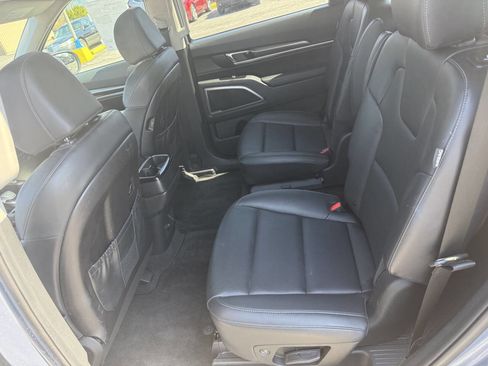 Used 2025 Kia Telluride S image 11