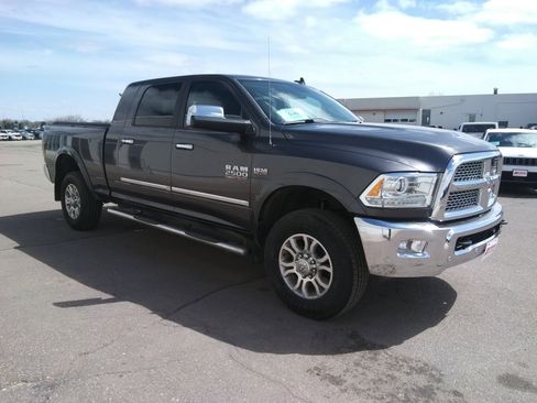 Used 2016 RAM 2500 Laramie w/ Convenience Group AWD/4WD image 4