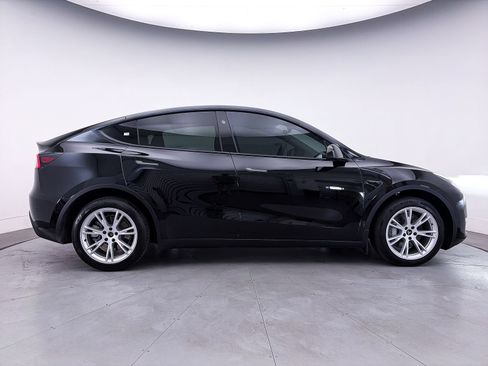 Used 2024 Tesla Model Y Long Range AWD/4WD image 35