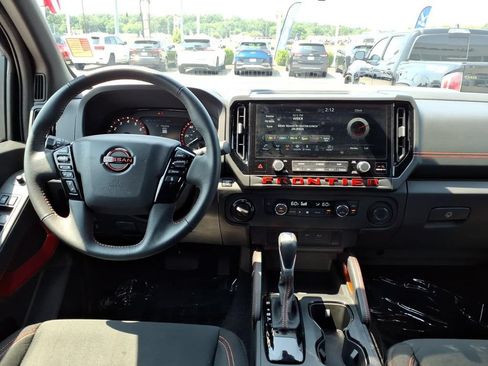 Used 2025 Nissan Frontier PRO-4X AWD/4WD image 19