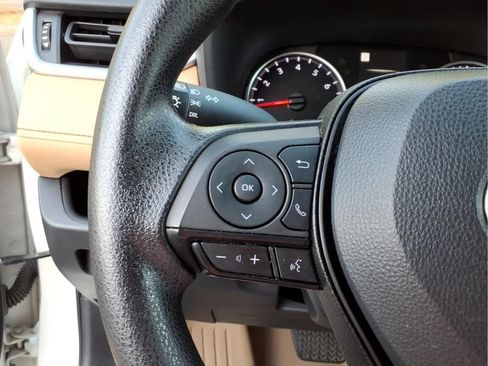 Used 2022 Toyota RAV4 LE FWD image 11
