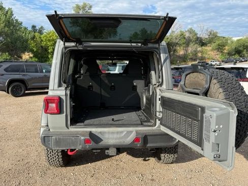 Used 2022 Jeep Wrangler Unlimited Rubicon w/ LED Lighting Group AWD/4WD image 16