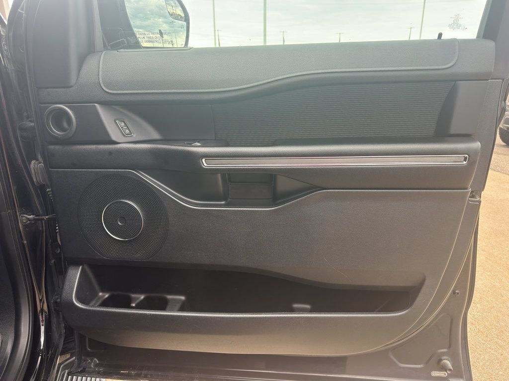 Used 2018 Ford Expedition XLT AWD/4WD image 24