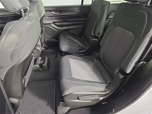 Used 2025 Jeep Grand Cherokee L Laredo image 34