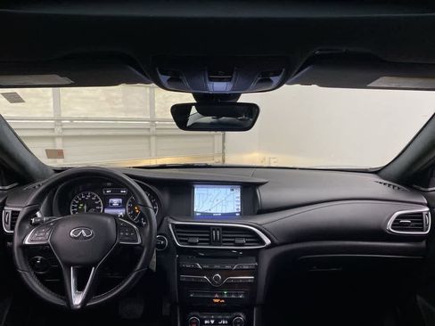 Used 2017 INFINITI QX30 Premium w/ Navigation Package image 13