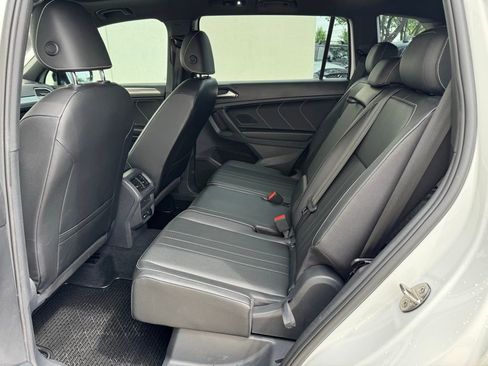 Used 2022 Volkswagen Tiguan SE R-Line image 13
