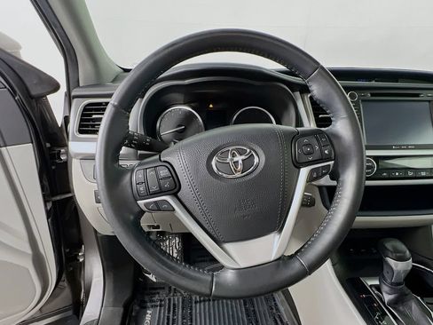 Used 2019 Toyota Highlander XLE w/ Protection Package #3 AWD/4WD image 11