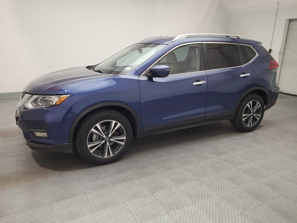 Used 2020 Nissan Rogue SV w/ Sun & Sound Touring Package FWD image 2